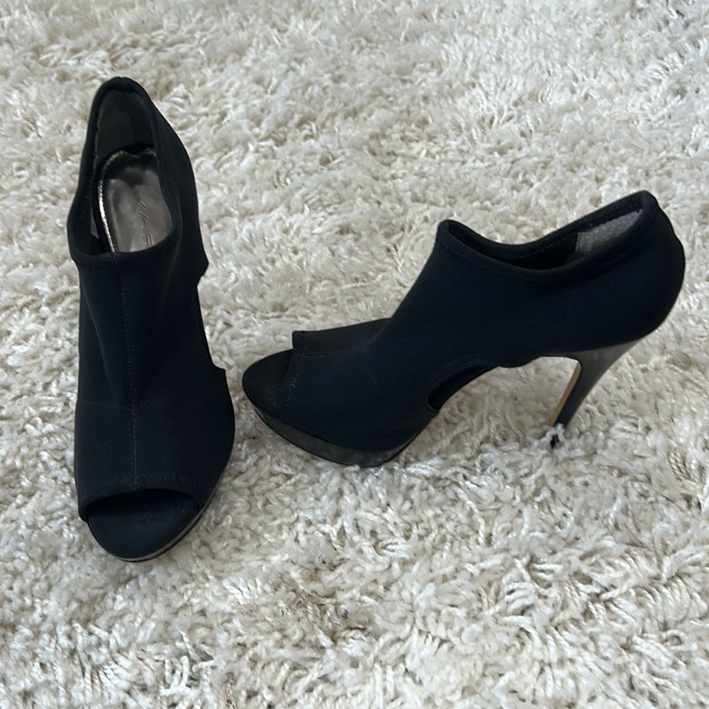 5 1/2 VIA SPIGA BLACK HEAL